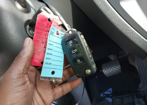 2017 Volkswagen Jetta 1.4T S z USA, uszkodzony, nr VIN 3VW2B7AJ0HM386492